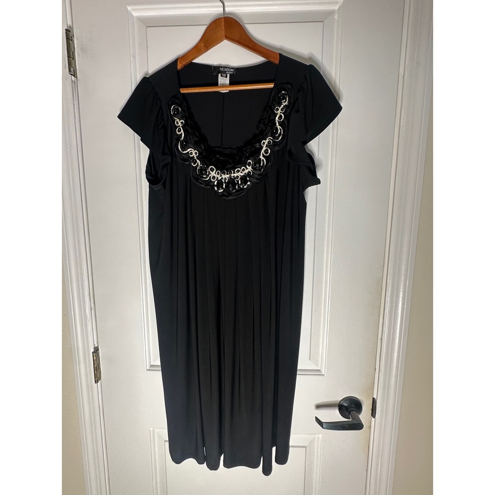 Nic & Dom Petites Black Embellished Rosette Shift Dress P2X Made in USA